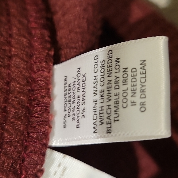 NWT Loft pleated burgundy skirt size 12. Zip back - Picture 10 of 10